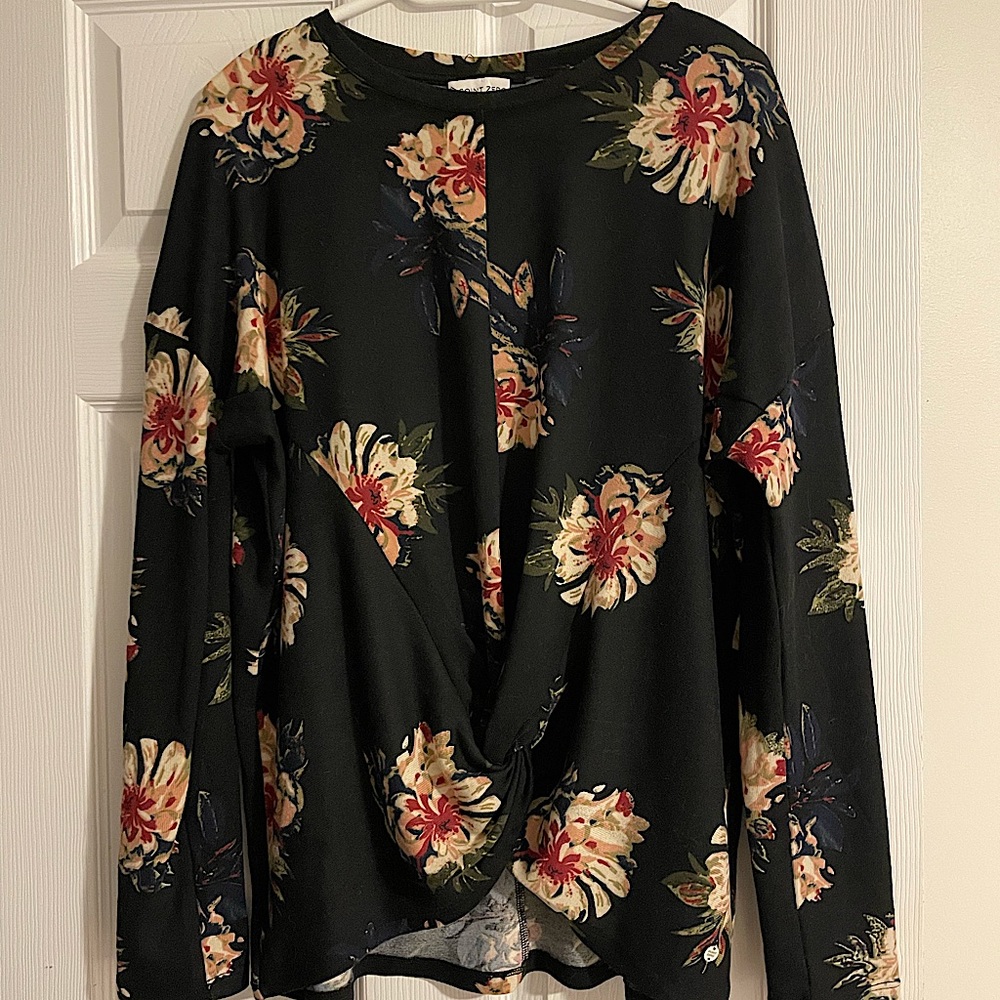Point Zero. Light weight navy sweater with flowers. NWT. US XL (fits like L)